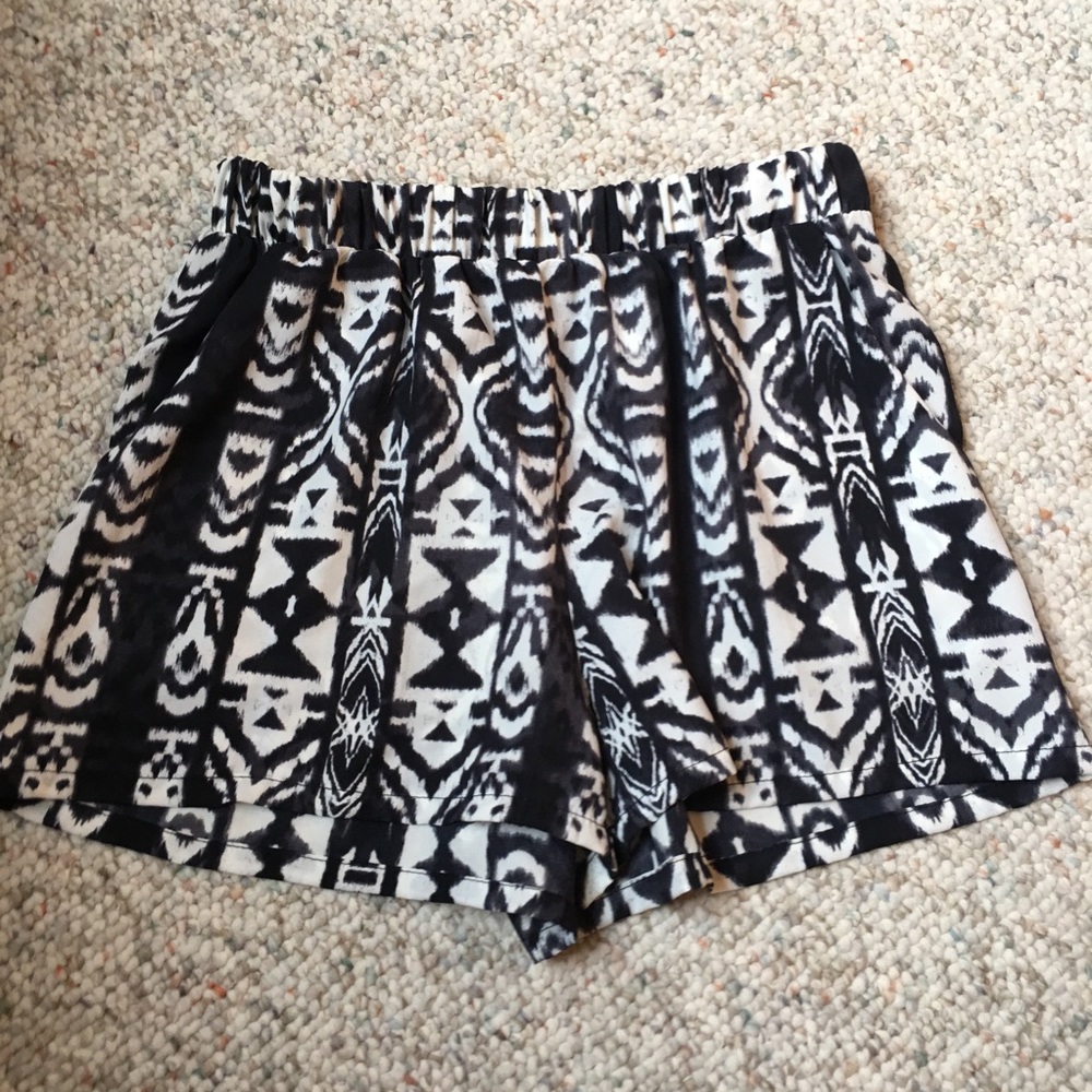 Flowy Printed Shorts with Pockets